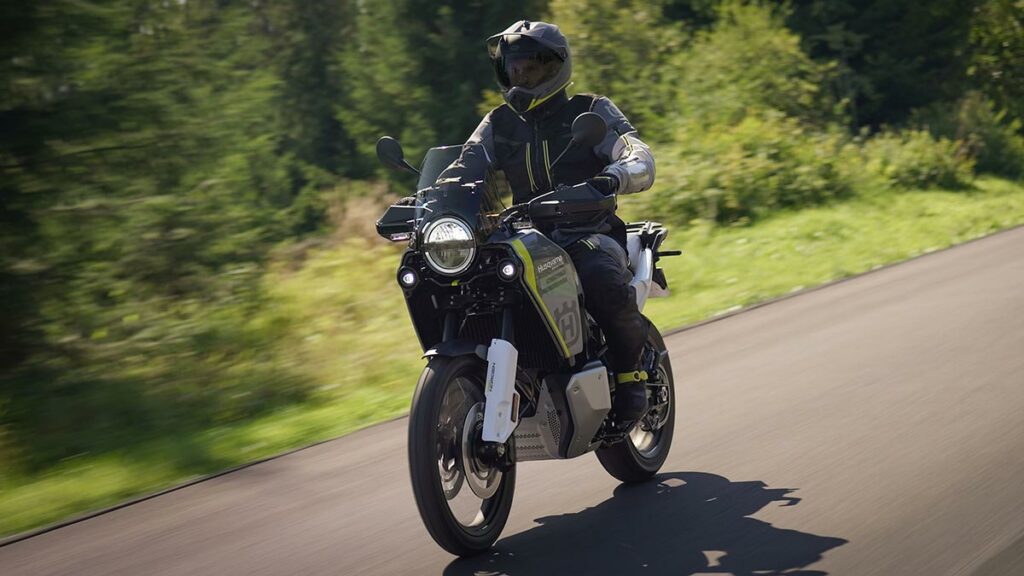 Las motos Husqvarna más potentes reciben más plazo de garantía que nunca y sin coste extra 9 Husqvarna Norden 901