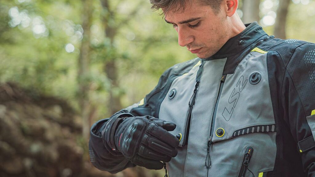 Lo tuyo son las aventuras con moto trail y el conjunto LS2 Apollo ofrece seguridad y confort para los más exigentes 8 LS2 Apollo 2