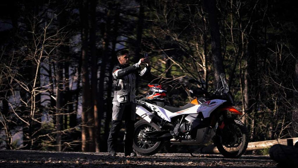 Lo tuyo son las aventuras con moto trail y el conjunto LS2 Apollo ofrece seguridad y confort para los más exigentes 9 LS2 Apollo 6