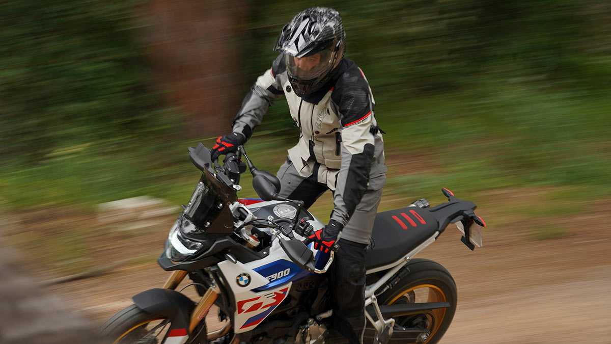 Fotos del conjunto LS2 Apollo 1 Lo tuyo son las aventuras con moto trail y el conjunto LS2 Apollo ofrece seguridad y confort para los más exigentes