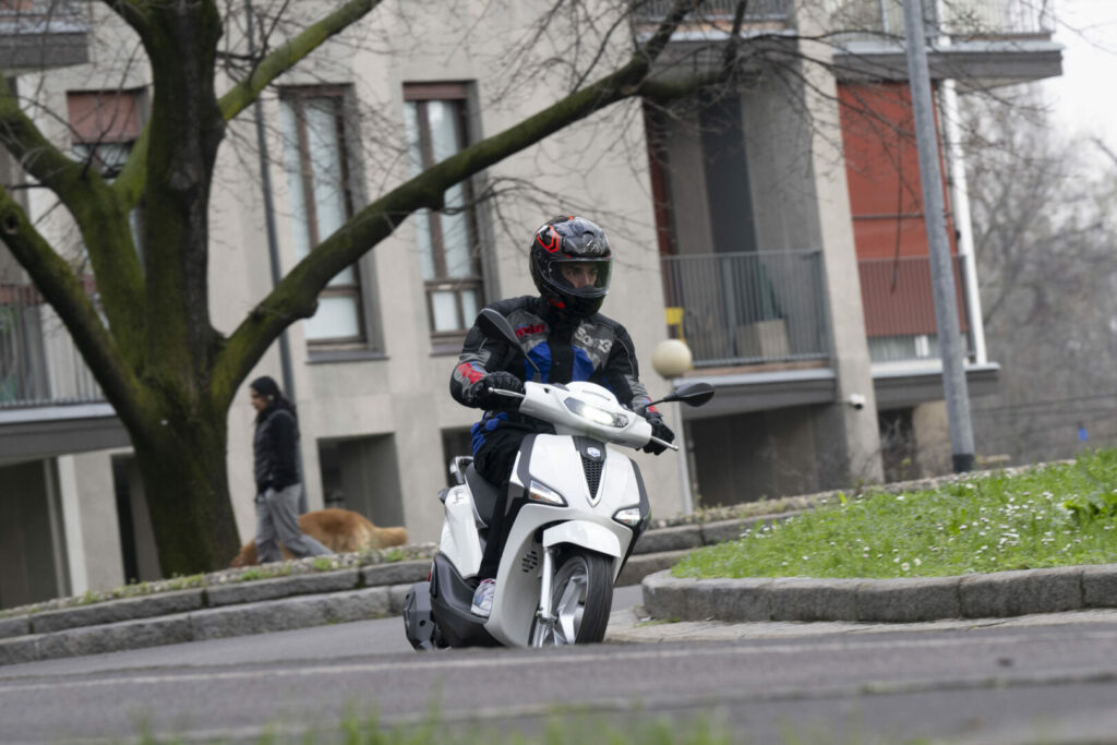 Probamos el Piaggio Liberty 125 más equipado y elegante en casi 30 años 11 Piaggio Liberty 2025 10