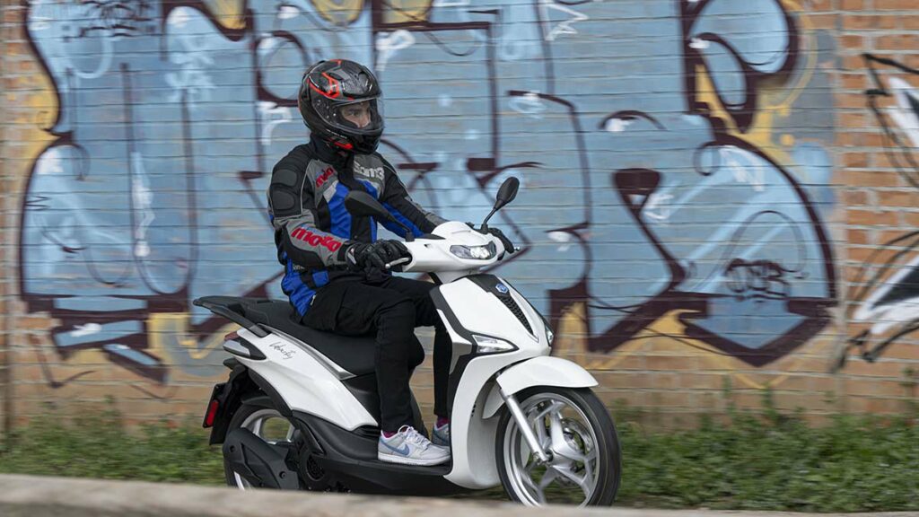 Probamos el Piaggio Liberty 125 más equipado y elegante en casi 30 años 10 Piaggio Liberty 125 2025