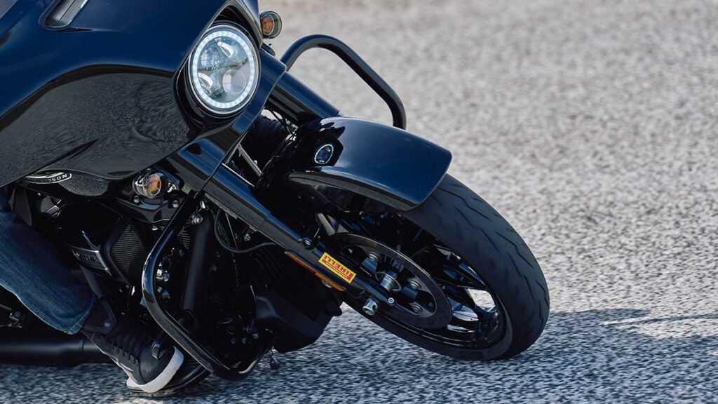 Por qué los Pirelli DIABLO POWERCRUISER revolucionan el neumático para motos custom 6 Pirelli DIABLO POWERCRUISER 12