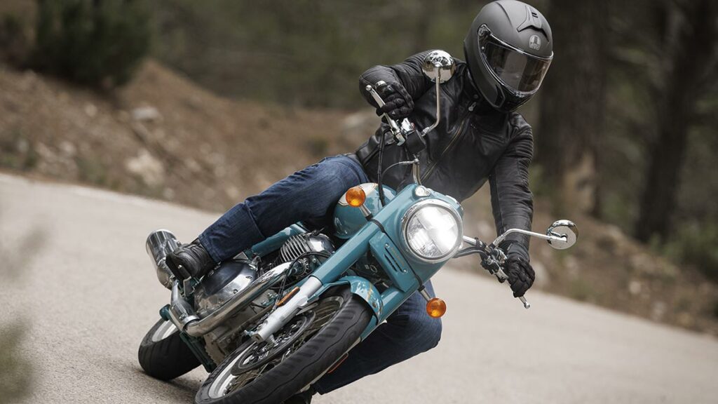 Probamos la Royal Enfield Classic 650 Twin para reeditar las sensaciones de las motos de toda la vida 14 Royal Enfield Classic 650 Twin