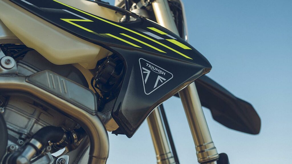 El mundo del enduro habla ahora inglés con estas dos novedades 2025 de Triumph 10 Triumph TF 250-E