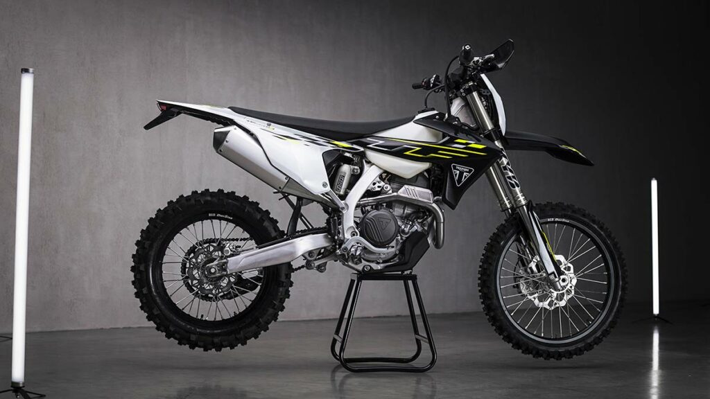 El mundo del enduro habla ahora inglés con estas dos novedades 2025 de Triumph 12 Triumph TF250 E 28