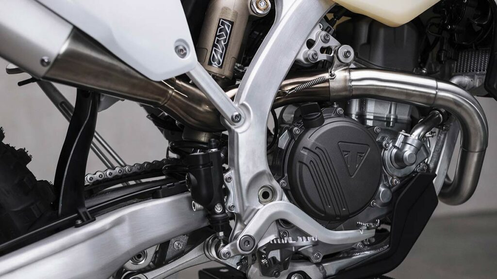 El mundo del enduro habla ahora inglés con estas dos novedades 2025 de Triumph 9 Triumph TF 450-E