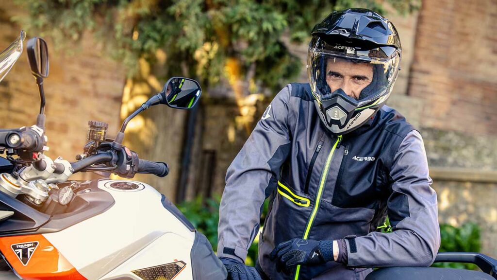 Estos dos nuevos cascos Acerbis te acompañan en tu pasión de aventuras con motos trail 12 Acerbis Assault