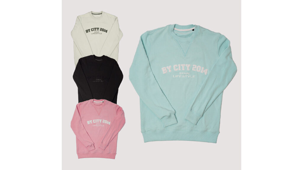 By City celebra el Día de la Madre con regalos para las que prefieren curvas a ramos de flores 8 By City Sudadera England