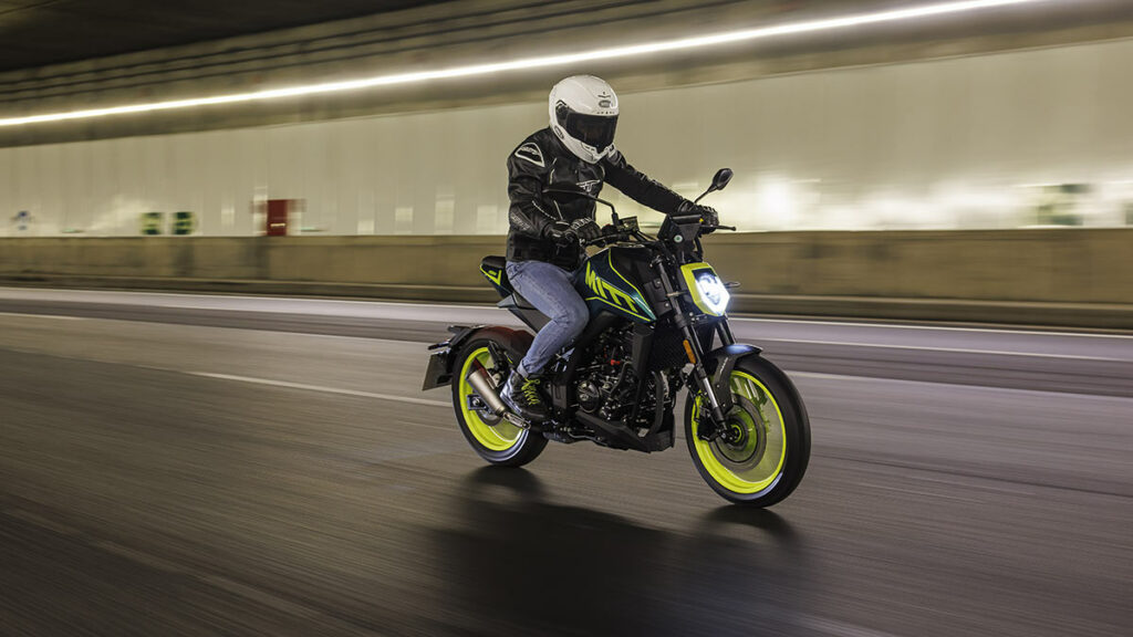 La MITT NK 125 es una moto naked para carnet de coche y la ley le prohíbe ofrecer más potencia 10 mitt nk 125