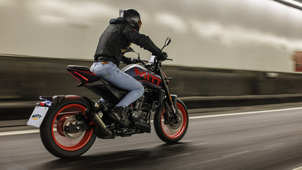La MITT NK 125 es una moto naked para carnet de coche y la ley le prohíbe ofrecer más potencia 11 MITT NK 125