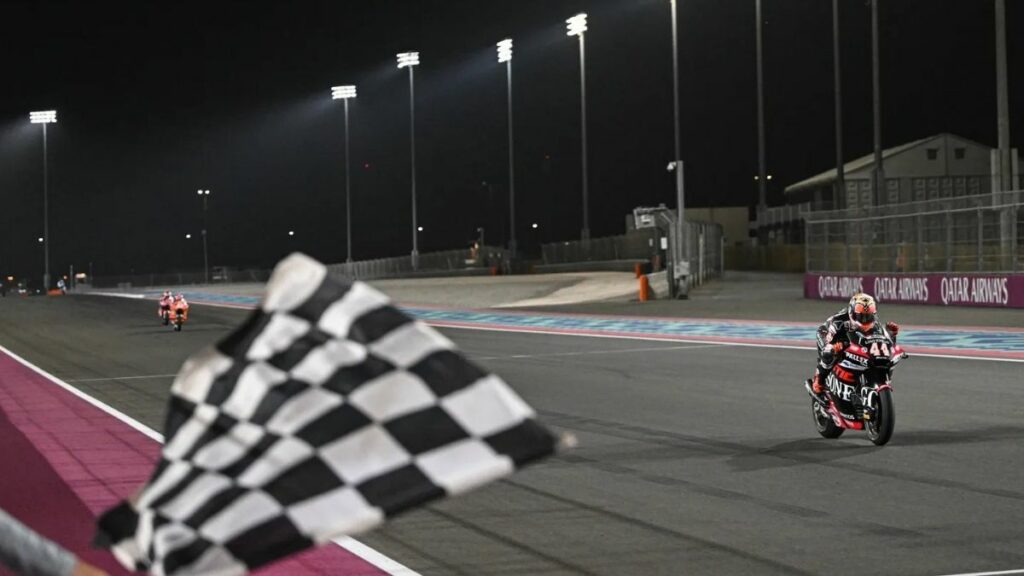 MotoGP Qatar: Marc Márquez manda y Jorge Martín preocupa 6 Moto 2 Qatar 2025 Aron Canet