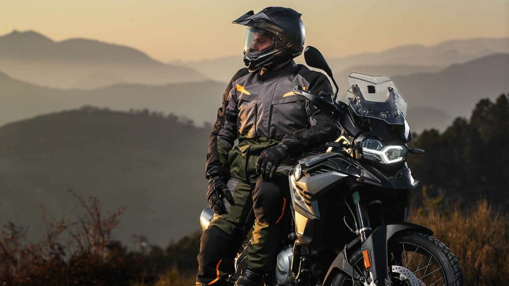 RST presenta su colección 2025 y el asfalto vuelve a llamarnos 10 RST Maverick