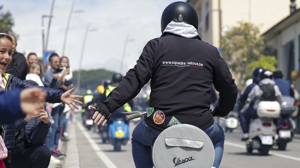 Combinas Vespa y sidra, y tienes el Vespa World Day 2025 4 Vespa World Dayus 2025 1