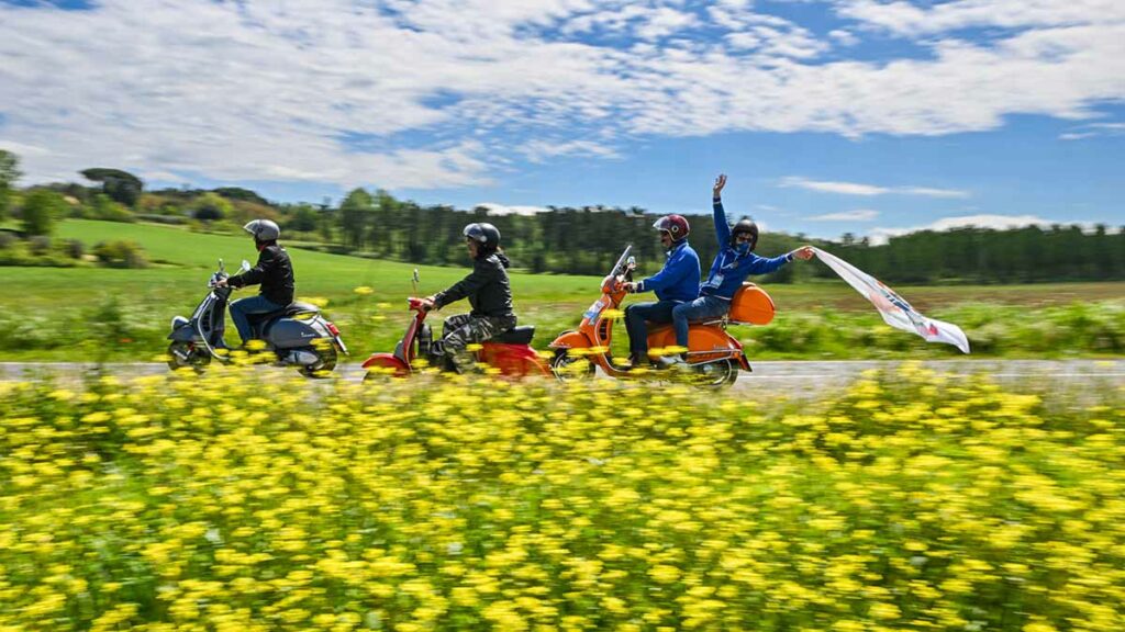 Combinas Vespa y sidra, y tienes el Vespa World Day 2025 2 Vespa World Dayus 2025 2