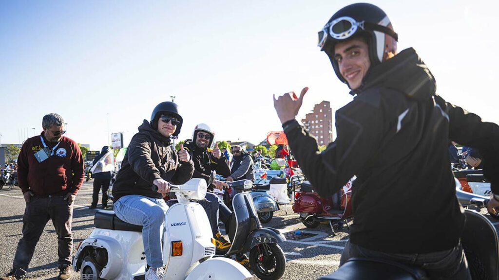 Combinas Vespa y sidra, y tienes el Vespa World Day 2025 3 Vespa World Dayus 2025 4