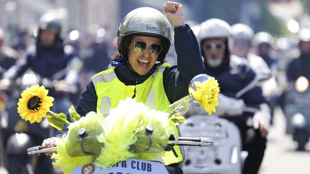 Combinas Vespa y sidra, y tienes el Vespa World Day 2025 5 Vespa World Dayus 2025 5