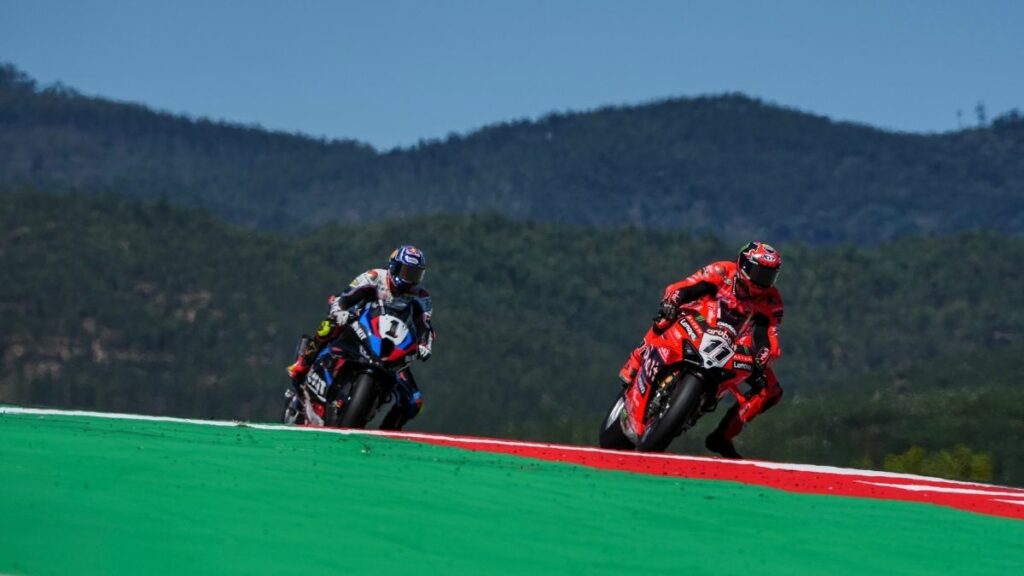 WSBK Portugal: Razgatlioglu vuelve y arrasa con un triplete 4 wbsk carrera 2 portugal 2025