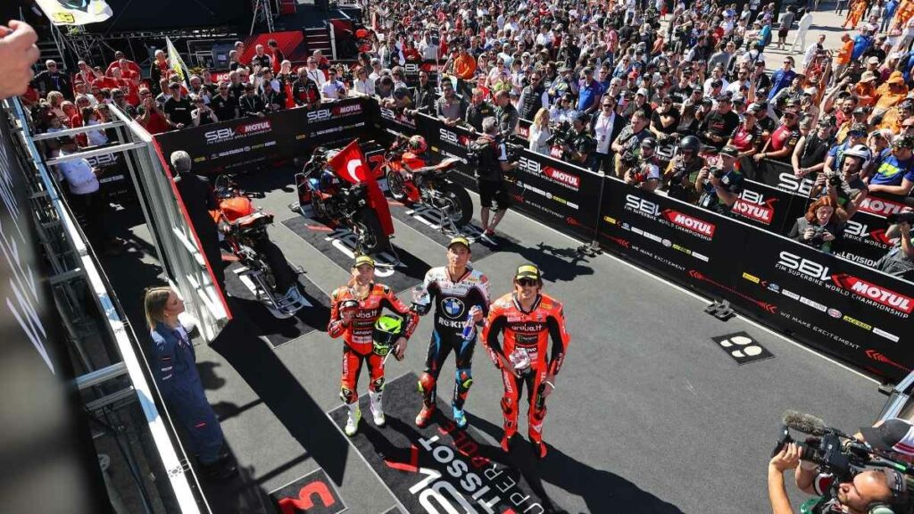 WSBK Portugal: Razgatlioglu vuelve y arrasa con un triplete 3 wsbk superpole portugal 2025