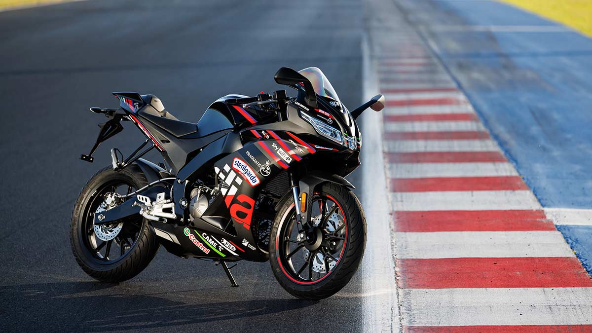 Esta Aprilia te hace piloto de MotoGP con el carnet de coche