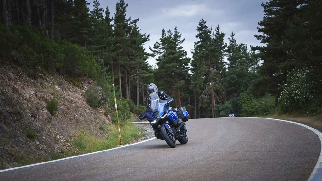 Probamos la BMW que hace frente al monopolio de las motos trail para largos viajes 22 BMW R 1300 RT