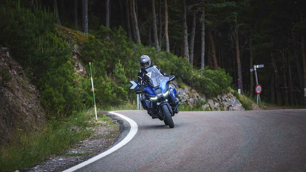 Probamos la BMW que hace frente al monopolio de las motos trail para largos viajes 20 BMW R 1300 RT
