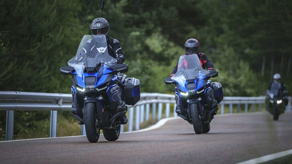 Probamos la BMW que hace frente al monopolio de las motos trail para largos viajes 19 BMW R 1300 RT