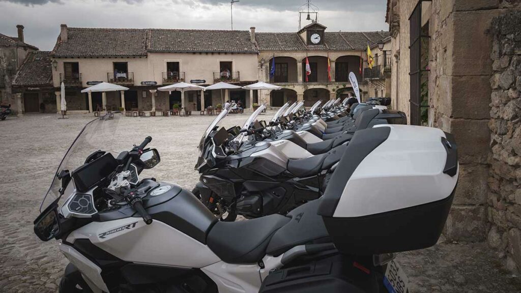 Probamos la BMW que hace frente al monopolio de las motos trail para largos viajes 17 BMW R 1300 RT