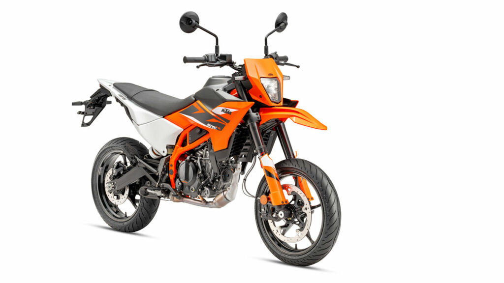 KTM anuncia fechas de llegada a concesionarios de sus nuevas Street y Adventure 9 KTM 125 S,MC R
