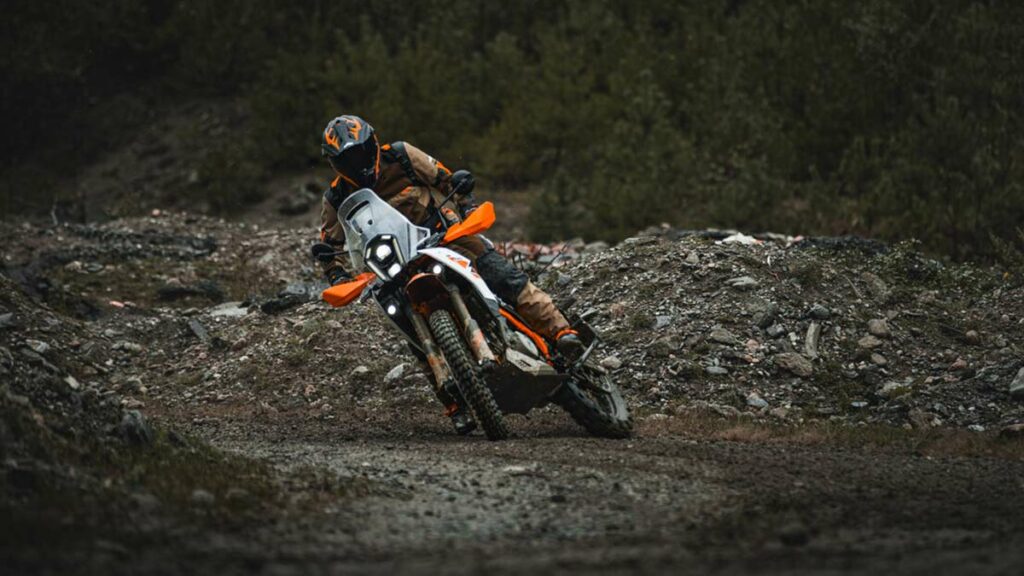 KTM anuncia fechas de llegada a concesionarios de sus nuevas Street y Adventure 11 KTM novedades 2025 para carné A2 y B