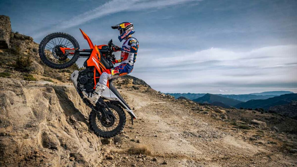 KTM anuncia fechas de llegada a concesionarios de sus nuevas Street y Adventure 10 KTM novedades 2025 para carné A2 y B