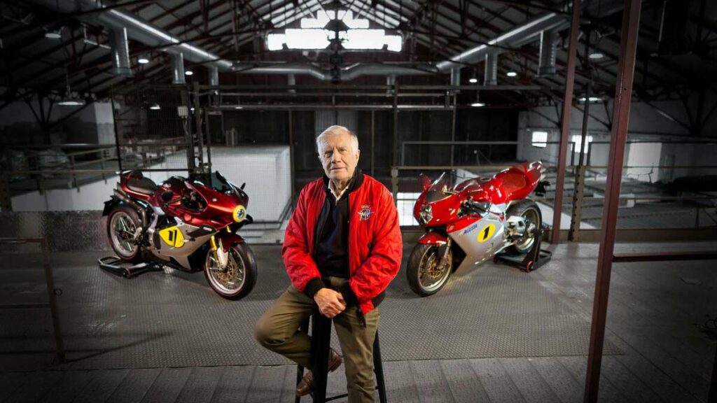 La MV Agusta Superveloce 1000 Ago es un homenaje en vida a una grandeza inmortal 3 MV Agusta Superveloce 1000 Ago