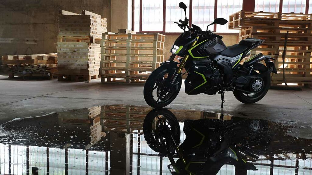 La FB Mondial Piega 452 es una moto naked singular ahora 500 euros más barata 10 Mondial Piega 452