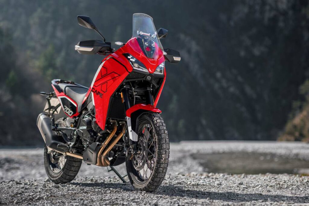 La Moto Morini X-Cape 700 ya está aquí: una atractiva trail válida para el carnet A2 7 Fotos de la Moto Morini X-Cape 700 2025