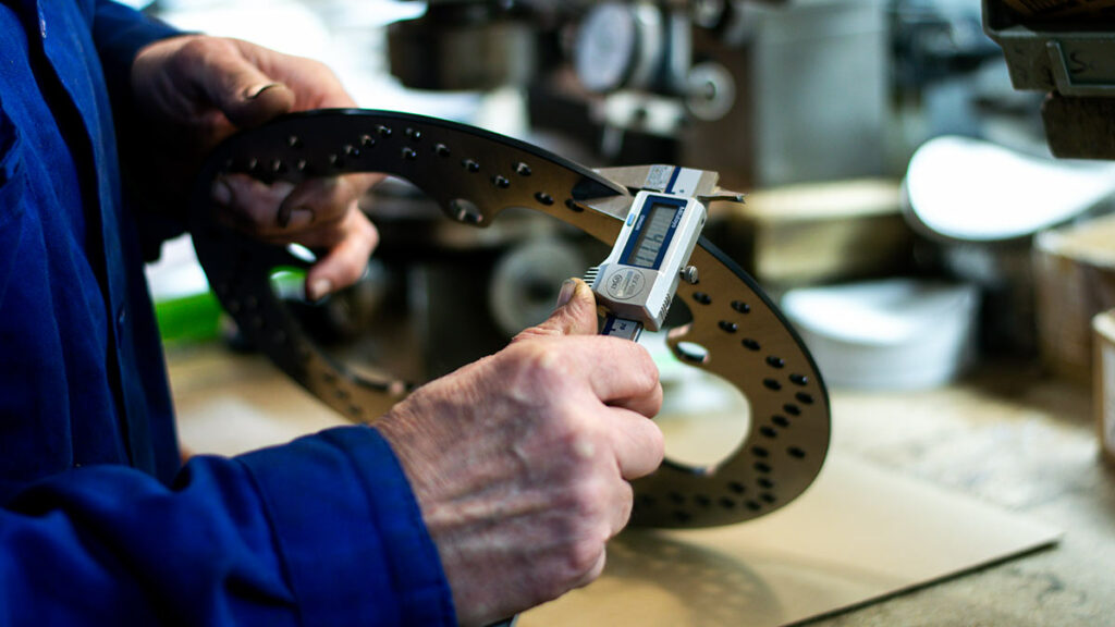 NG BRAKES es la marca de frenos para moto de fabricación 100% española al servicio del rendimiento y la sostenibilidad 3 NG BRAKEs 6