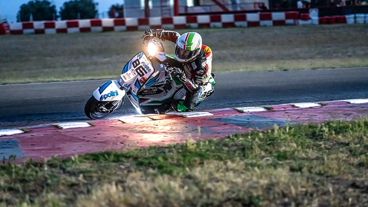 Polini arrasa en la VTR24h 2025 con doble victoria del Team Castrol en categorías Largeframe