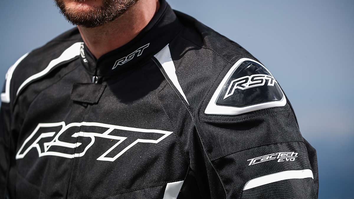 Los equipos de moto RST primavera/verano 2025 optan por la protección, ventilación y estilo para cada ruta