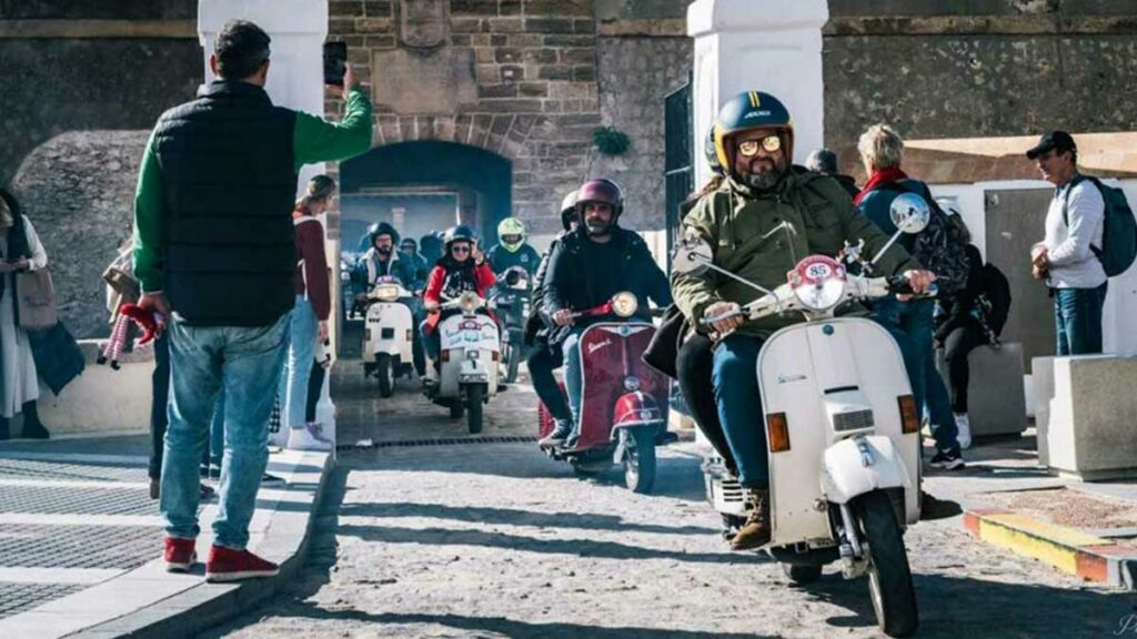 Ronda celebra la primera concentración de los Vespatiesos 9 vespa ruta cadiz 7 1024x576 1